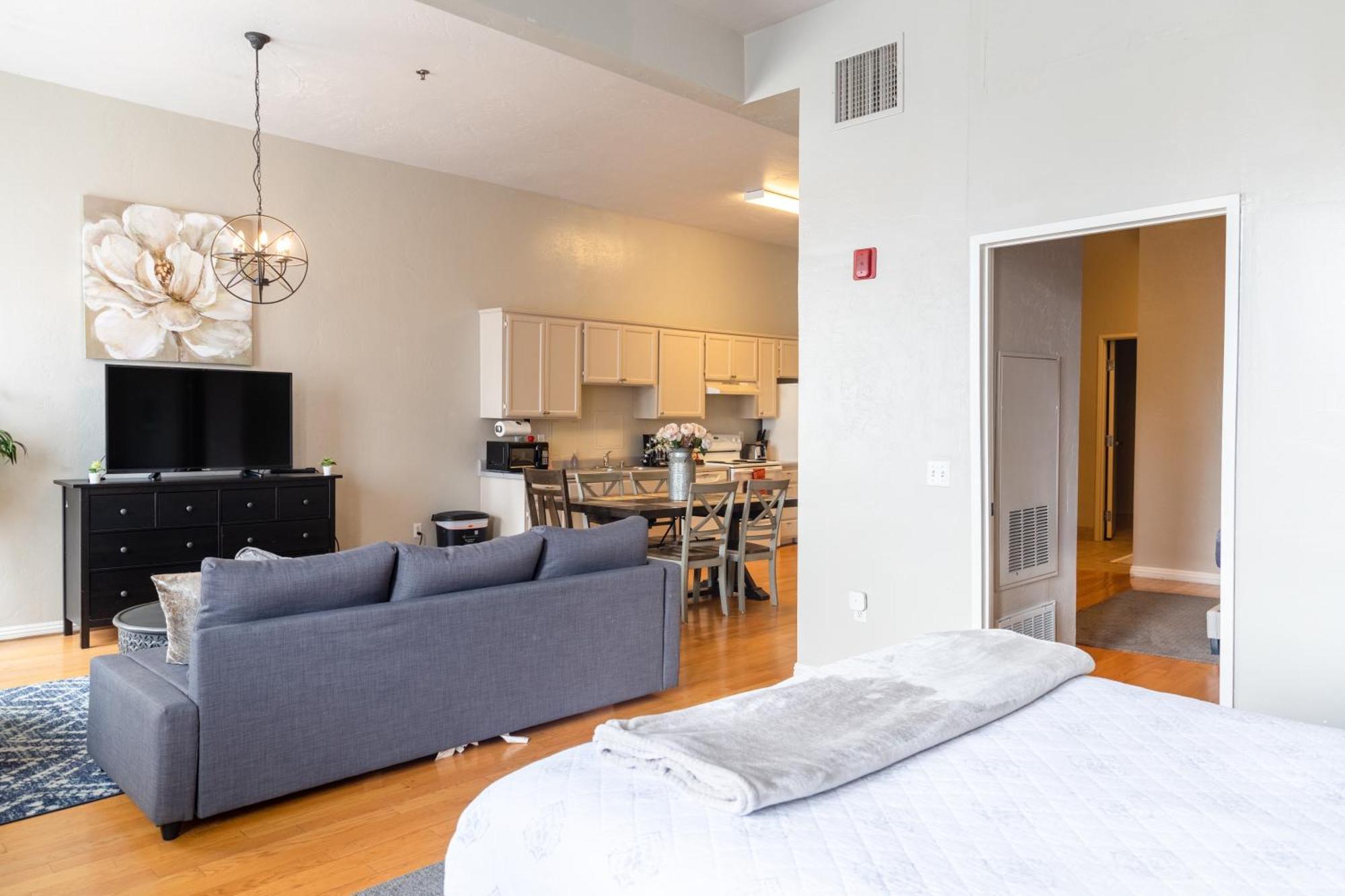 Greely Gaslamp - Loft W Parking & 3 Beds #402 Hotel *